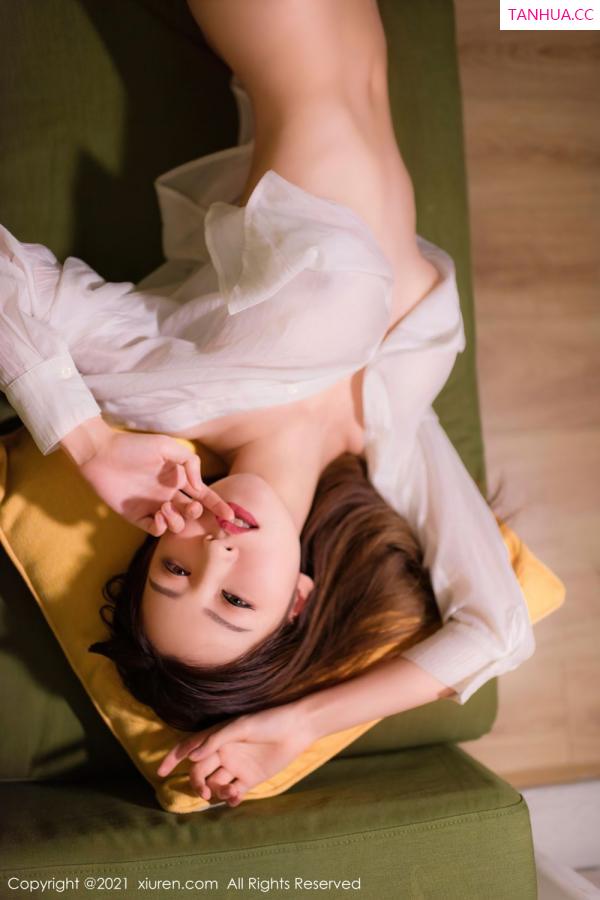 沈梦瑶  宅男女神沈梦瑶 慵懒的躺在沙发上第33张图片